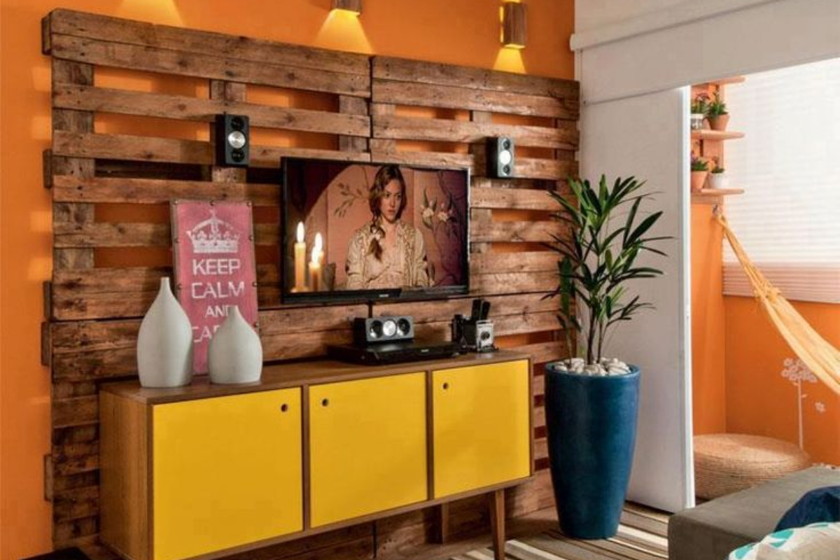 Rendre votre paroi TV en palettes encore plus pratique