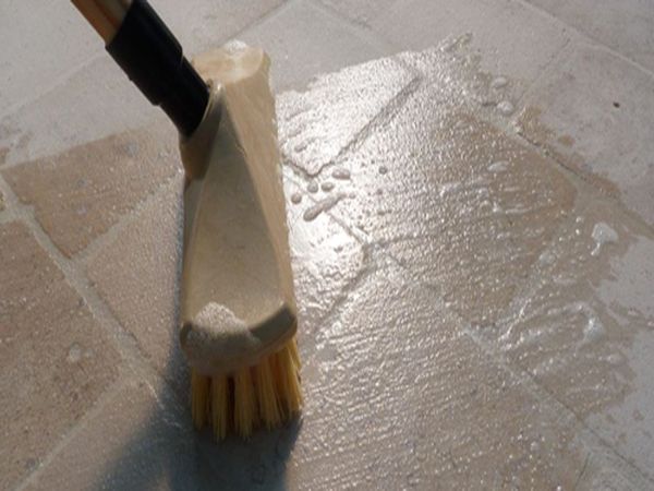 les solutions pour retirer colle sur carrelage