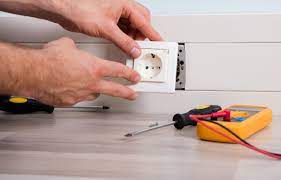 placer une prise dans le carrelage  quels sont les outils necessaires