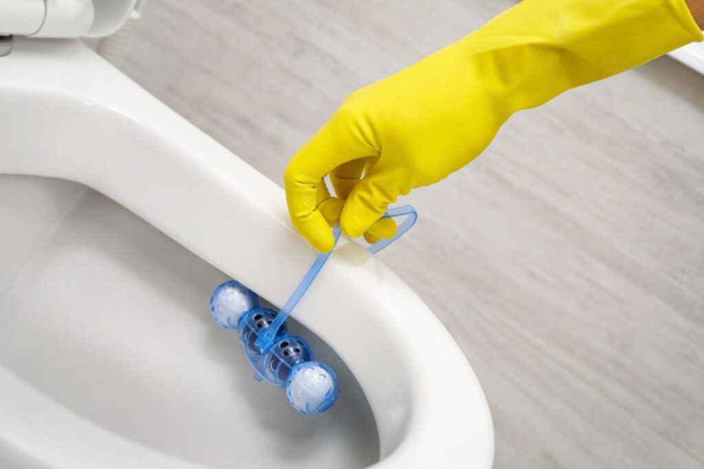 Bloc WC tombé dans les toilettes que faire